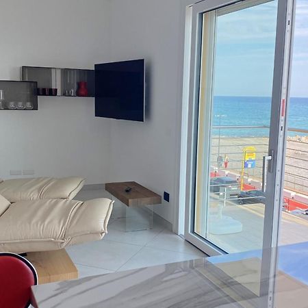 Mare Blu Apartment Ventimiglia Bagian luar foto