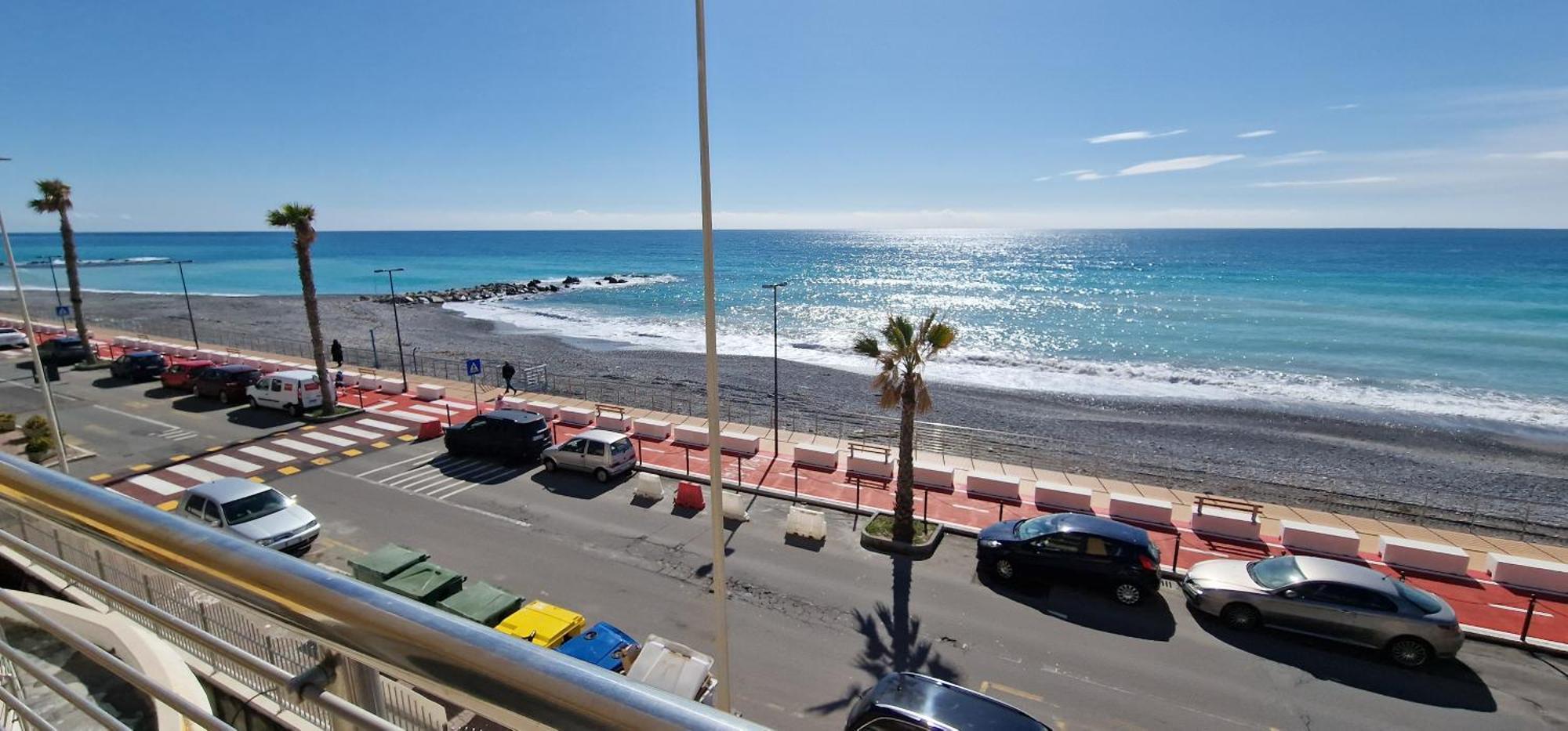 Mare Blu Apartment Ventimiglia Bagian luar foto