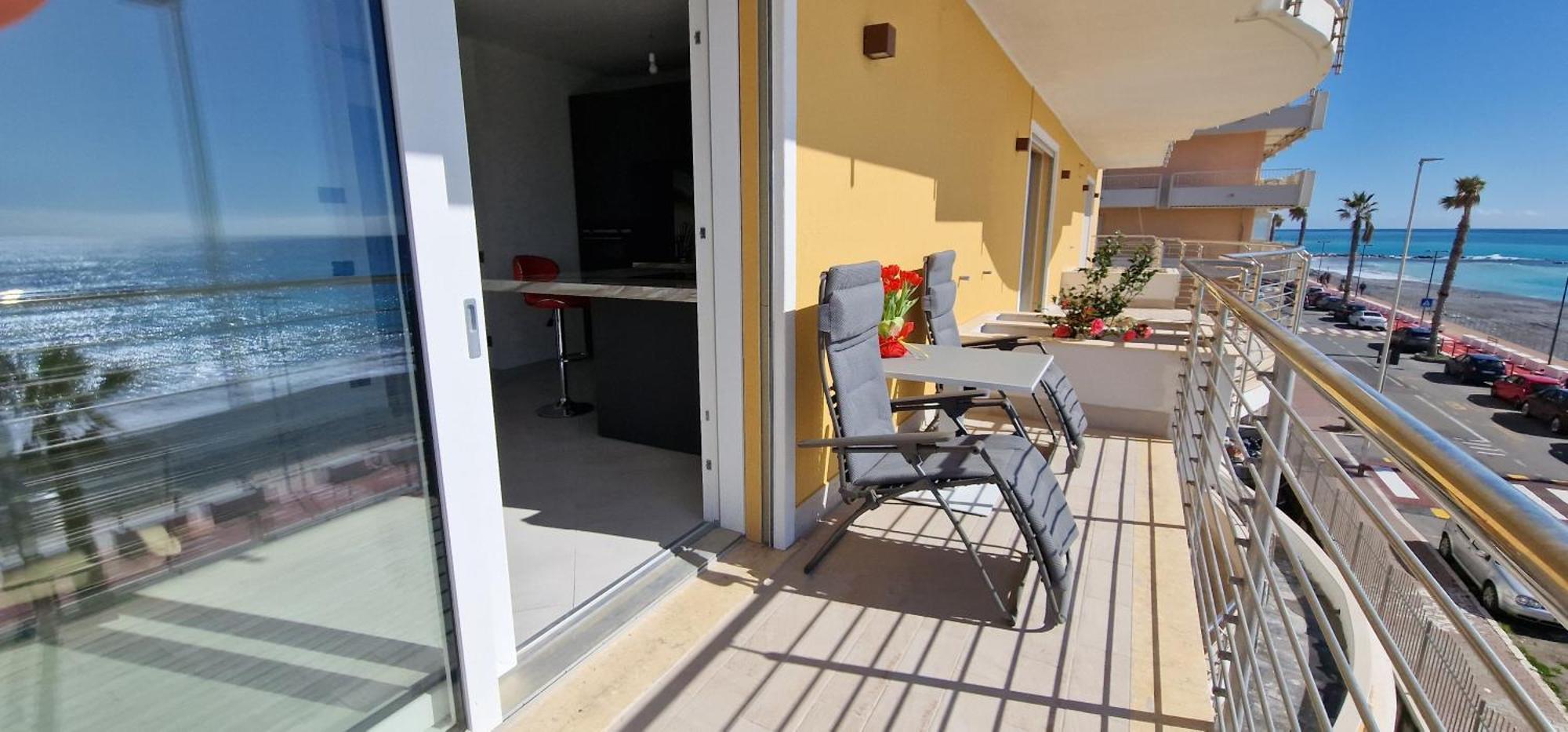 Mare Blu Apartment Ventimiglia Bagian luar foto