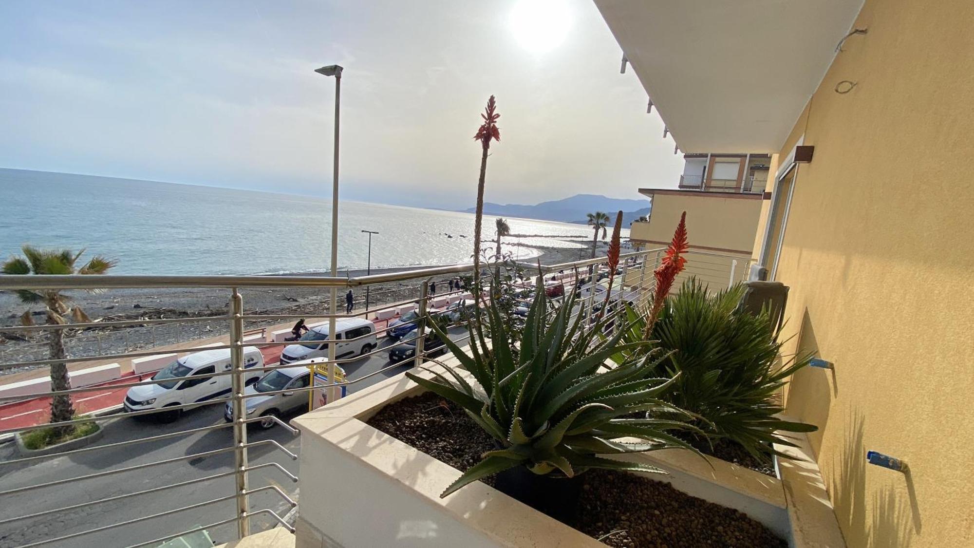Mare Blu Apartment Ventimiglia Bagian luar foto