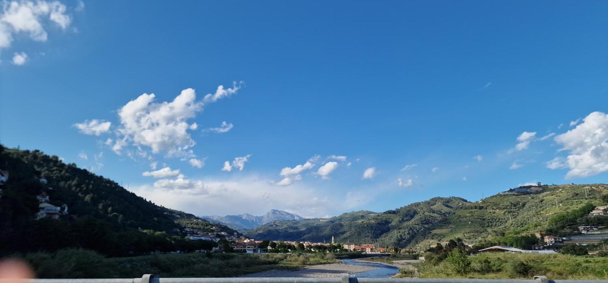 Mare Blu Apartment Ventimiglia Bagian luar foto
