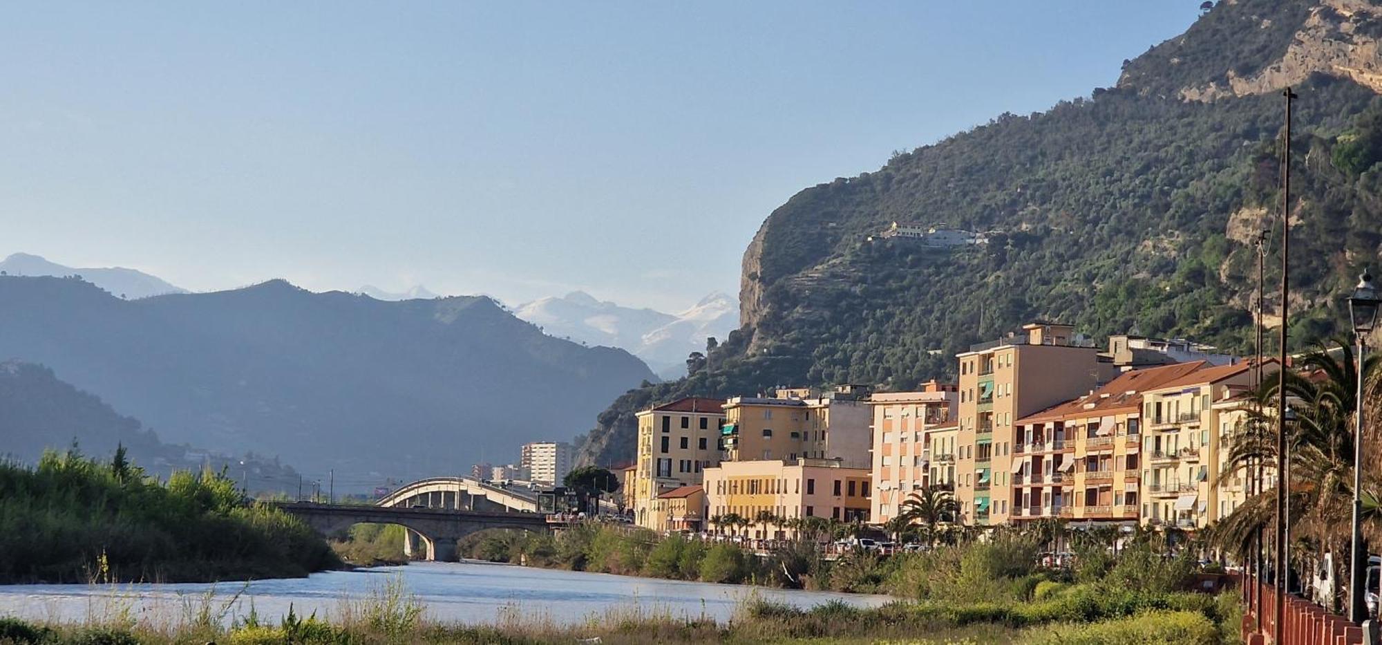 Mare Blu Apartment Ventimiglia Bagian luar foto