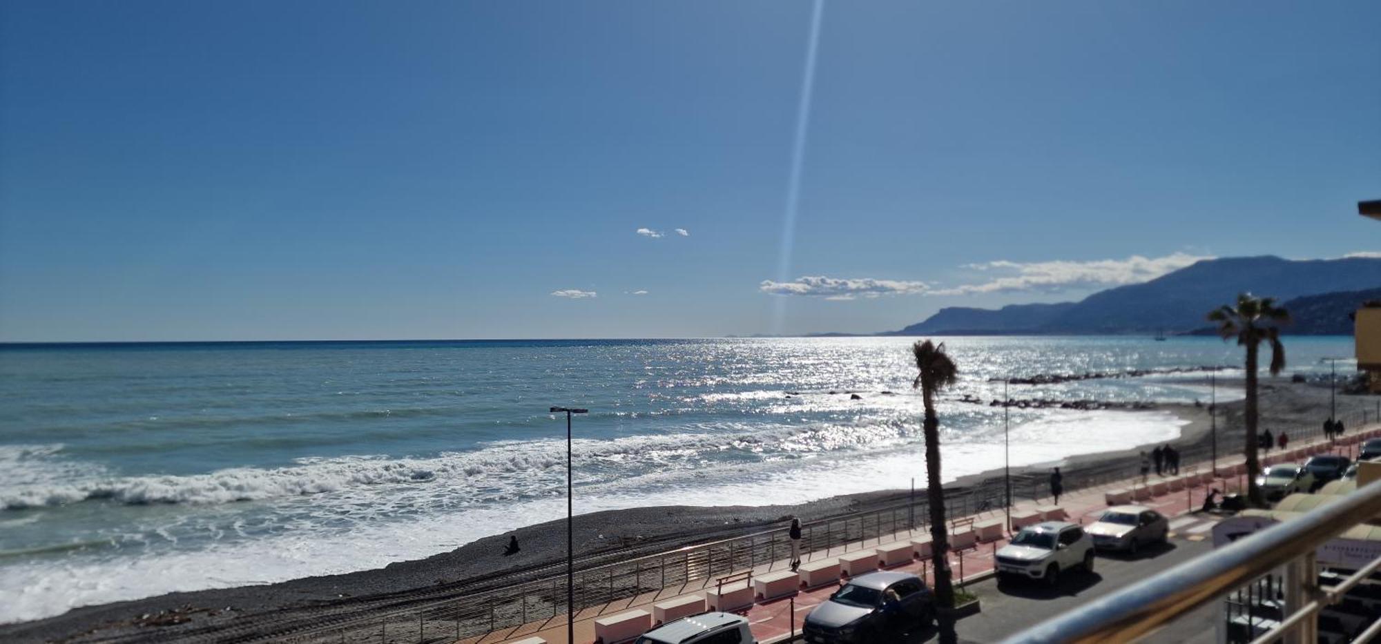 Mare Blu Apartment Ventimiglia Bagian luar foto