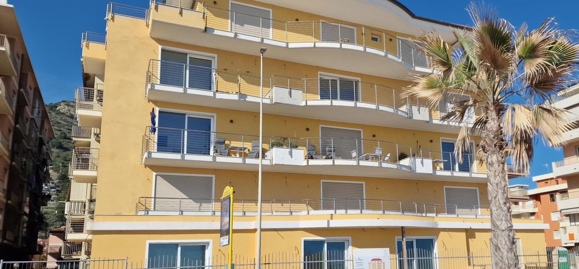 Mare Blu Apartment Ventimiglia Bagian luar foto
