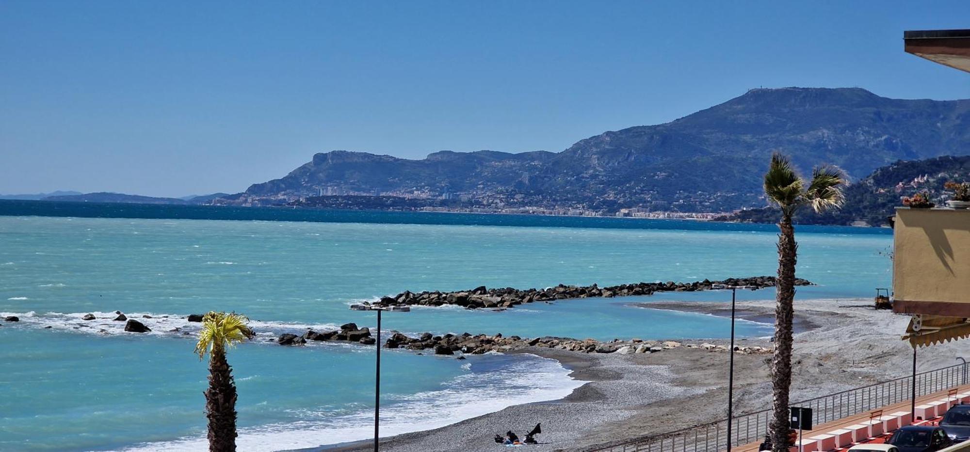 Mare Blu Apartment Ventimiglia Bagian luar foto