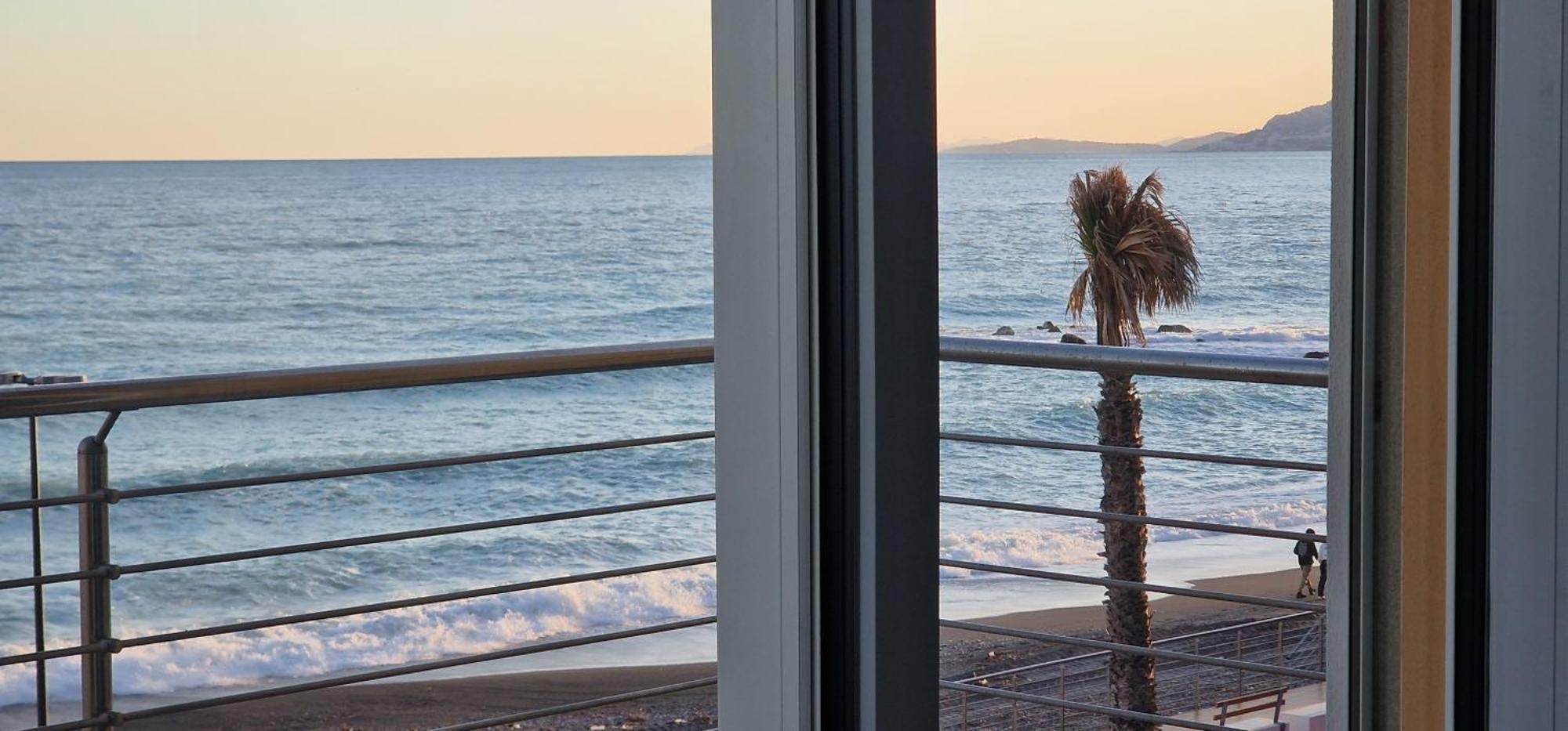 Mare Blu Apartment Ventimiglia Bagian luar foto