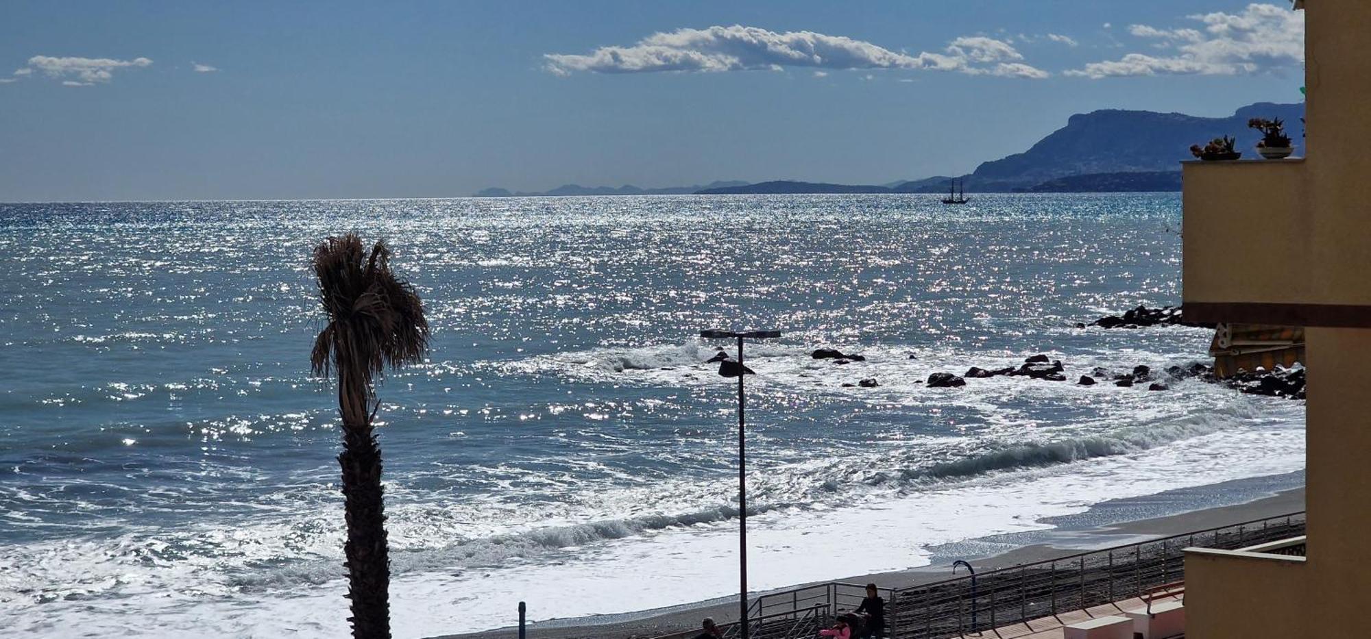 Mare Blu Apartment Ventimiglia Bagian luar foto